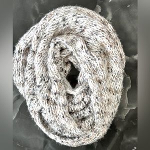 Steve Madden infinity scarf like new.